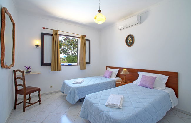 4 bedroom House in Albufeira with private pool and garden - Photo 11