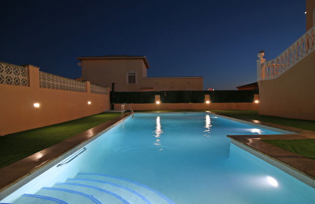 Casa de 9 quartos em Calp com piscina privada e jardim - Foto 35