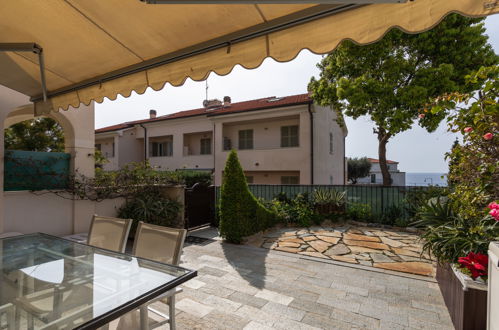 Foto 19 - Apartamento de 2 quartos em Riva Ligure com jardim e vistas do mar