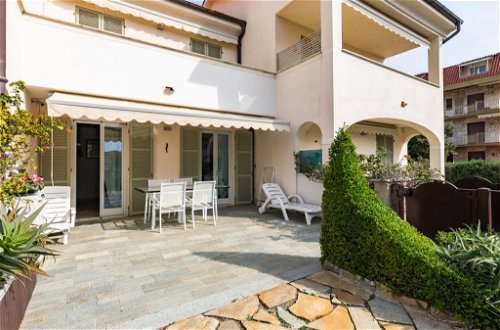 Photo 3 - Appartement de 2 chambres à Riva Ligure avec jardin et vues à la mer