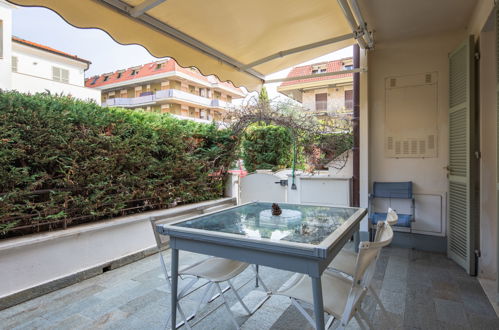 Photo 2 - Appartement de 2 chambres à Riva Ligure avec jardin et vues à la mer