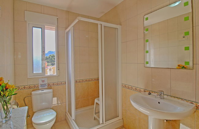 Casa de 6 quartos em Calp com piscina privada e jardim - Foto 12