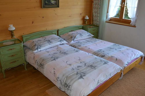 Foto 18 - Appartamento con 4 camere da letto a Saanen con vasca idromassaggio