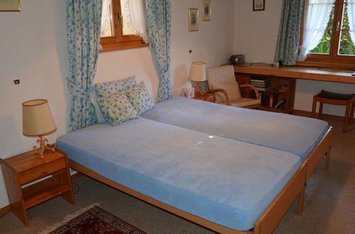 Foto 15 - Appartamento con 4 camere da letto a Saanen con vasca idromassaggio