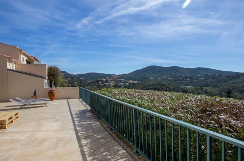 Foto 12 - Casa con 3 camere da letto a La Londe-les-Maures con piscina e vista mare