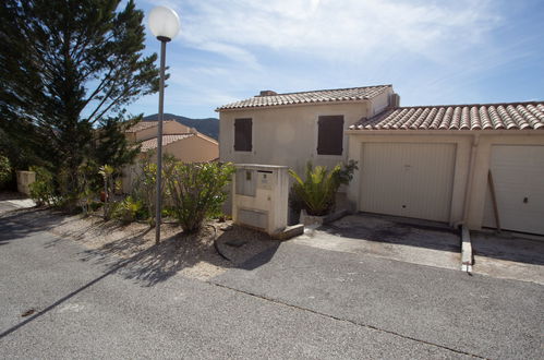 Foto 15 - Haus mit 3 Schlafzimmern in La Londe-les-Maures mit schwimmbad und blick aufs meer