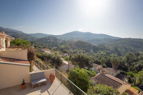 Foto 19 - Casa de 3 quartos em La Londe-les-Maures com piscina e vistas do mar