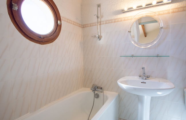Casa de 4 quartos em La Londe-les-Maures com piscina e jardim - Foto 18