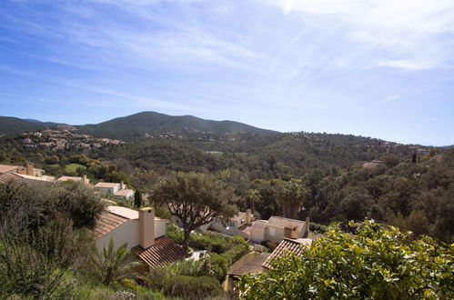 Foto 13 - Casa de 3 quartos em La Londe-les-Maures com piscina e vistas do mar