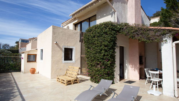 4 bedroom House in La Londe-les-Maures with swimming pool and garden - Photo 2