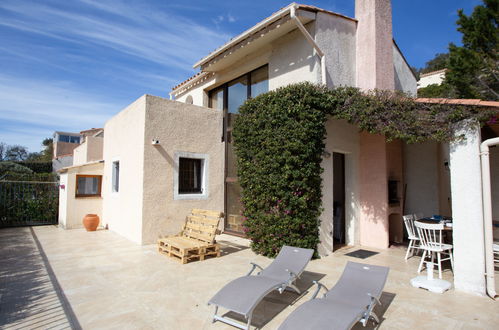 Photo 2 - Maison de 3 chambres à La Londe-les-Maures avec piscine et vues à la mer