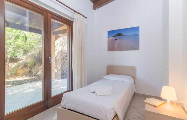 Casa de 4 quartos em Trinità d'Agultu e Vignola com piscina e jardim - Foto 18