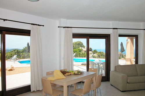 Foto 3 - Casa con 4 camere da letto a Trinità d'Agultu e Vignola con piscina privata e vista mare