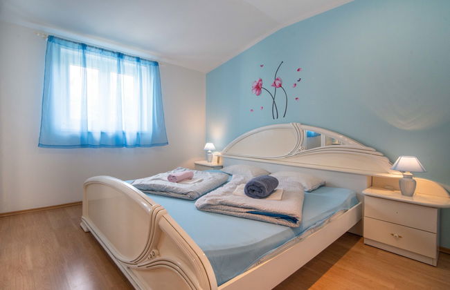 Apartamento de 2 quartos em Senj com piscina e terraço - Foto 9
