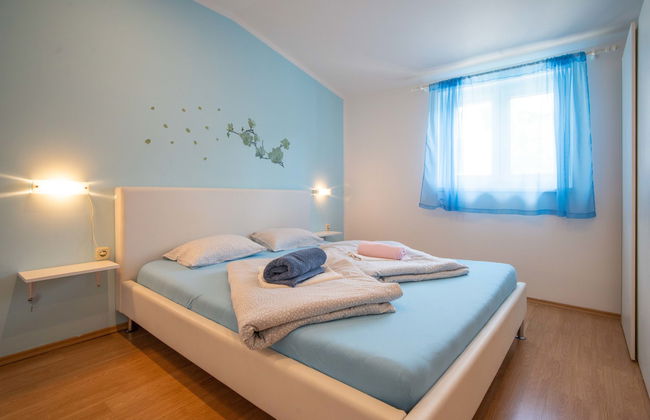 Apartamento de 2 quartos em Senj com piscina e terraço - Foto 10
