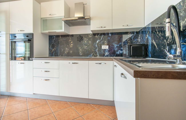 Apartamento de 2 quartos em Senj com piscina e terraço - Foto 6