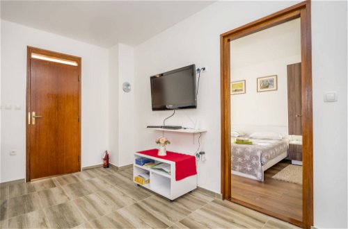 Foto 11 - Appartamento con 2 camere da letto a Labin con giardino e vista mare