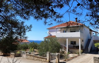 Foto 1 - Apartamento de 2 habitaciones en Zadar con jardín y vistas al mar