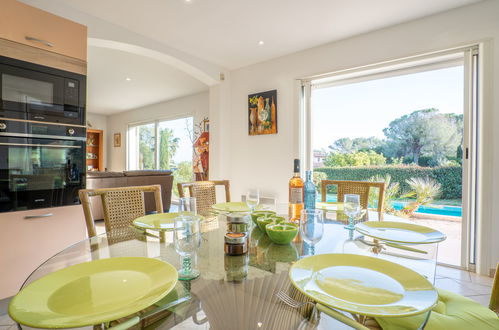 Photo 8 - Maison de 3 chambres à Roquebrune-sur-Argens avec piscine privée et jardin