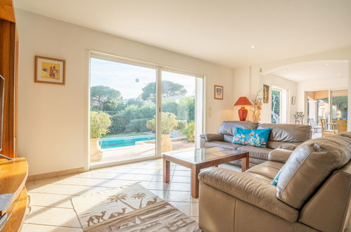 Foto 6 - Haus mit 3 Schlafzimmern in Roquebrune-sur-Argens mit privater pool und blick aufs meer