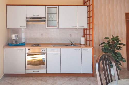 Foto 5 - Apartamento de 1 quarto em Zadar com jardim e terraço