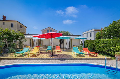 Photo 1 - 1 bedroom Apartment in Umag with swimming pool and garden
