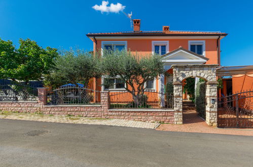 Foto 23 - Appartamento con 2 camere da letto a Umag con piscina e vista mare