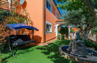 Photo 2 - 2 bedroom Apartment in Umag with swimming pool and garden