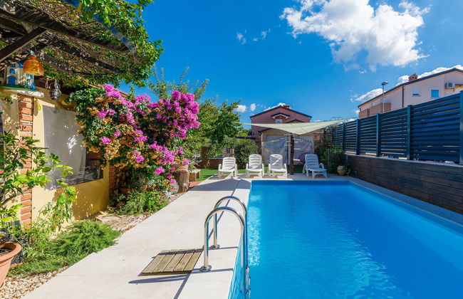 Apartamento de 3 quartos em Umag com piscina e jardim - Foto 18