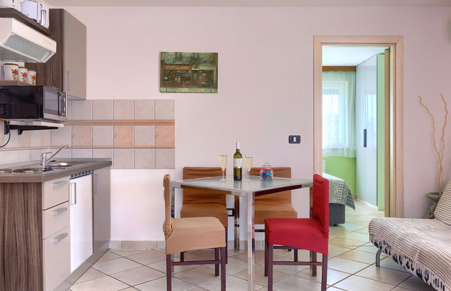Apartamento de 2 quartos em Umag com piscina e jardim - Foto 17