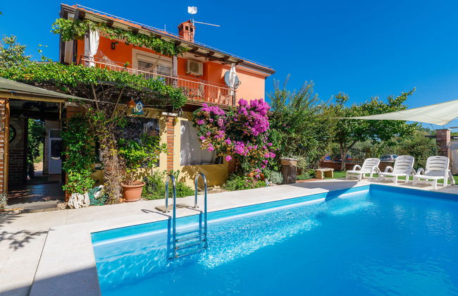 Apartamento de 3 quartos em Umag com piscina e jardim - Foto 1