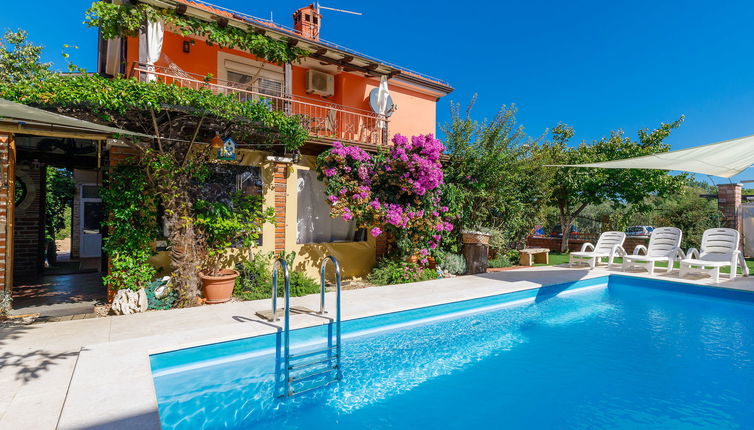 Photo 1 - Appartement de 2 chambres à Umag avec piscine et jardin