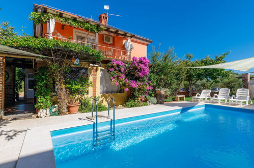 Photo 1 - Appartement de 2 chambres à Umag avec piscine et jardin