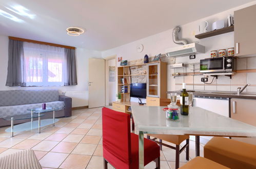 Photo 10 - 1 bedroom Apartment in Umag with swimming pool and sea view