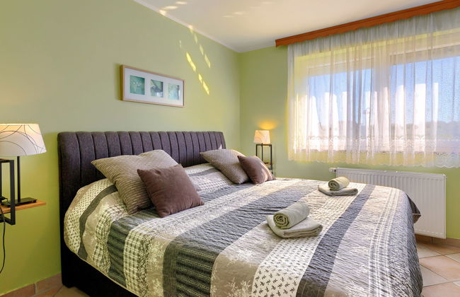 Apartamento de 2 quartos em Umag com piscina e jardim - Foto 4