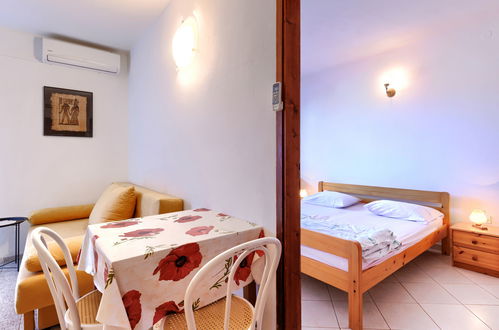 Photo 14 - 1 bedroom Apartment in Rovinj with swimming pool and garden