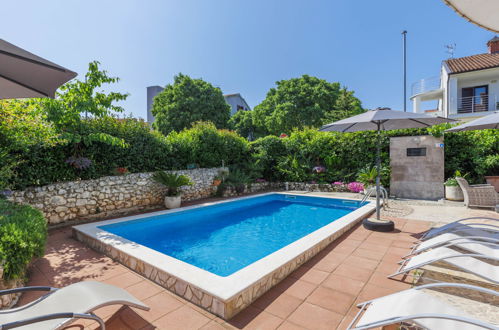 Foto 27 - Appartamento con 1 camera da letto a Rovinj con piscina e vista mare
