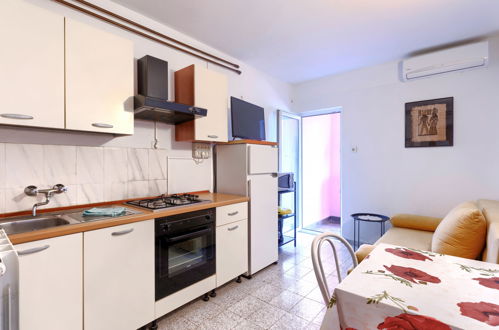 Foto 4 - Apartamento de 1 habitación en Rovinj con piscina y jardín