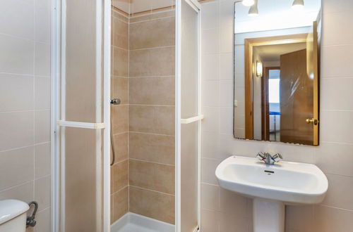 Foto 16 - Apartment mit 3 Schlafzimmern in Blanes mit schwimmbad