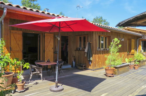 Photo 18 - 3 bedroom House in Le Porge with private pool and garden