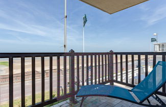 Foto 2 - Appartamento con 1 camera da letto a Cabourg con vista mare