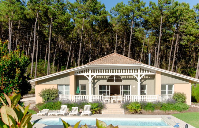 Casa de 5 quartos em Lacanau com piscina privada e terraço - Foto 1