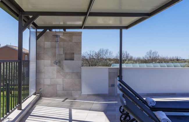 Apartamento de 2 quartos em Umag com jardim e terraço - Foto 9