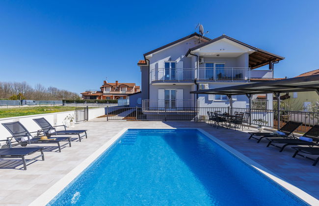 Apartamento de 2 quartos em Umag com jardim e terraço - Foto 1