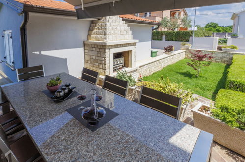 Photo 12 - 2 bedroom Apartment in Umag with garden and terrace