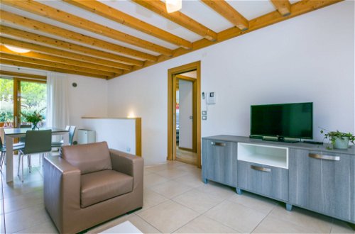 Photo 8 - Maison de 2 chambres à Lignano Sabbiadoro avec piscine et vues à la mer
