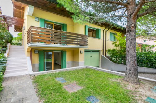 Photo 2 - 2 bedroom House in Lignano Sabbiadoro with swimming pool and sea view