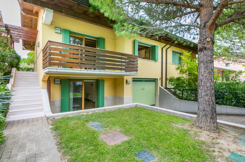 Photo 2 - Maison de 2 chambres à Lignano Sabbiadoro avec piscine et vues à la mer