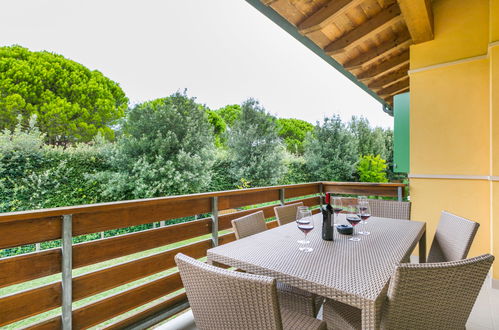 Photo 35 - Maison de 2 chambres à Lignano Sabbiadoro avec piscine et jardin