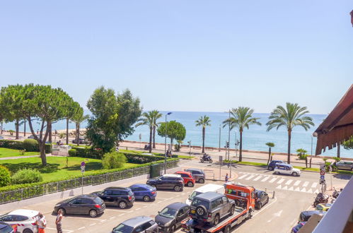 Foto 5 - Appartamento con 2 camere da letto a Cagnes-sur-Mer con terrazza e vista mare